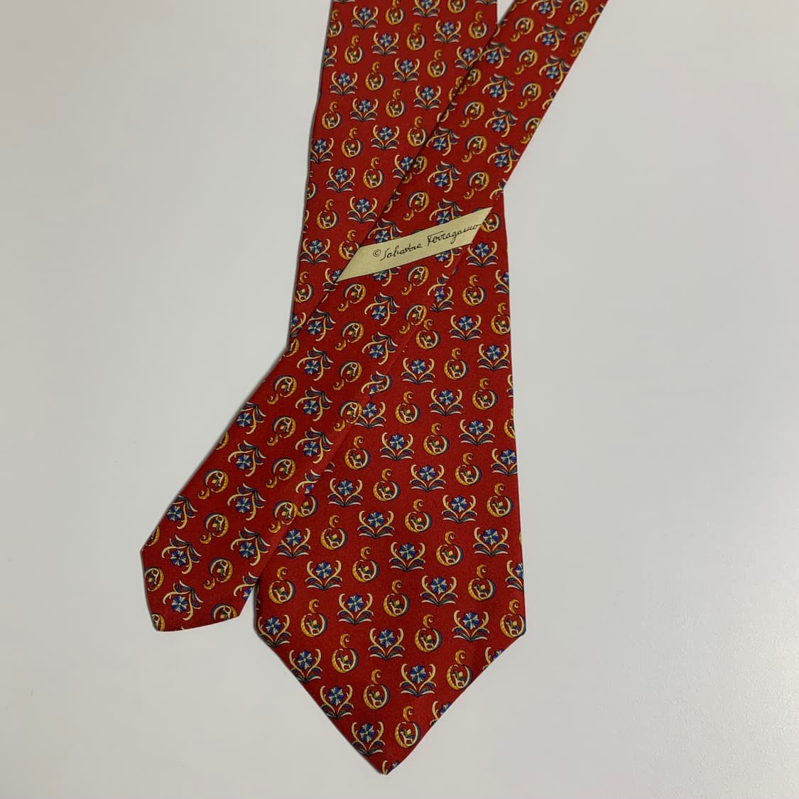 살바토레 페레가모(Ferragamo) 레드컬러 기하학적패턴 명품넥타이 상품이미지3