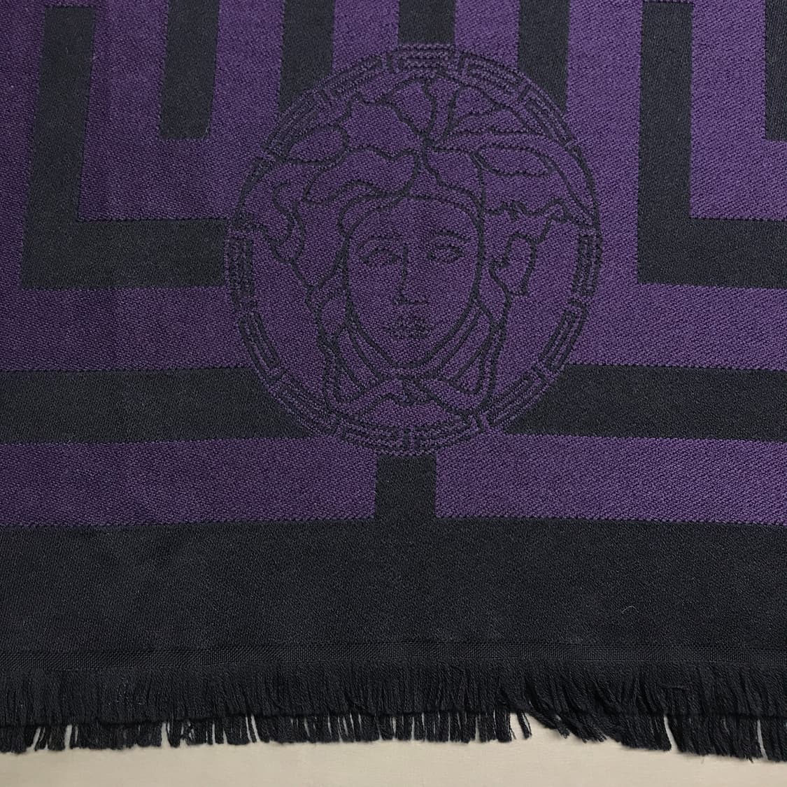 베르사체 메두사 머플러 퍼플 상품이미지8