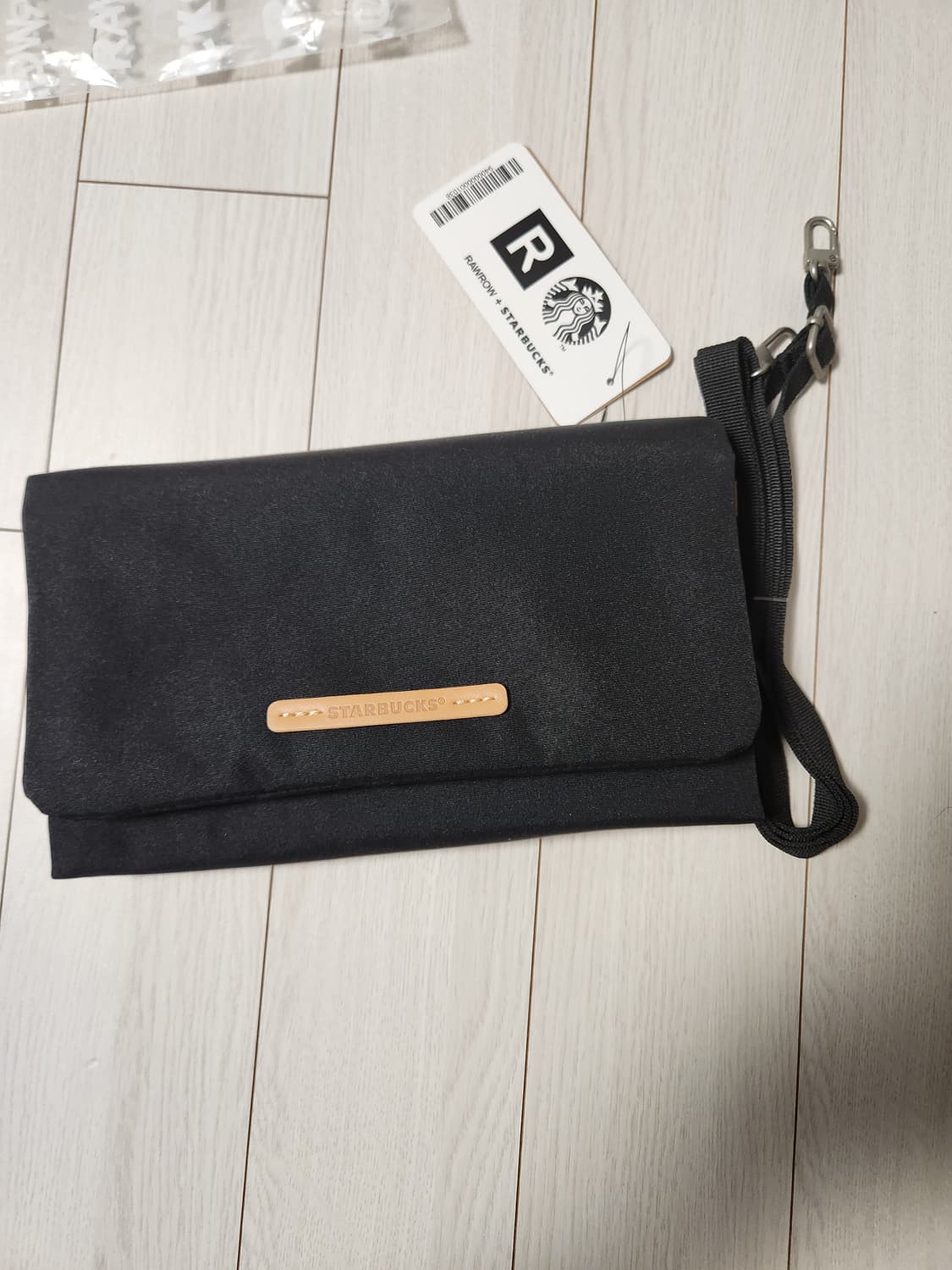 택 새상품)스타벅스 폴더블 크로스백

여러 중고사이트에도 같이 판매하고  상품이미지2