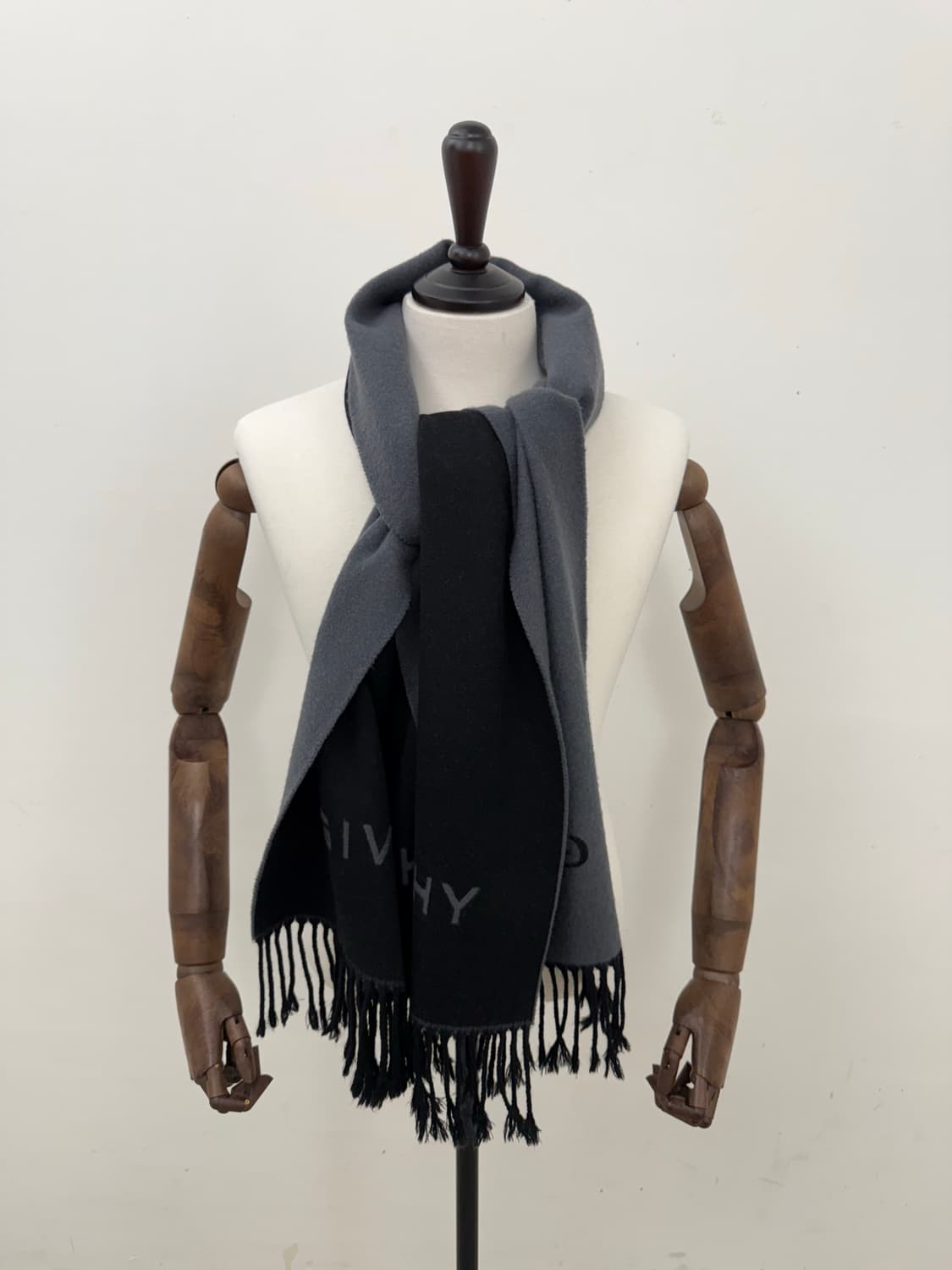 Givenchy Reversible Virgin Wool Muffler 상품이미지9