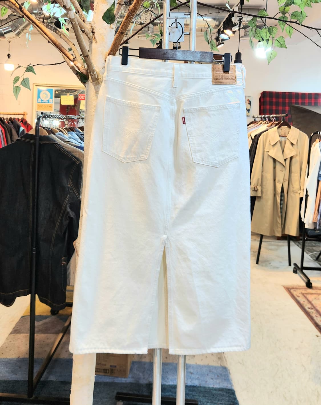 리바이스 프리미엄 흰색 데님 미디 스커트 상품이미지1