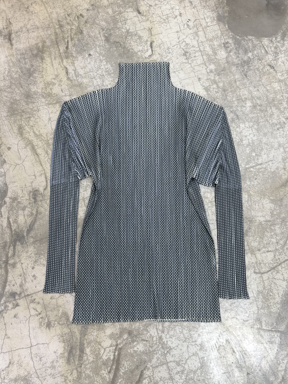 플리츠플리즈 도트 하이넥 플리츠 탑 상품이미지1