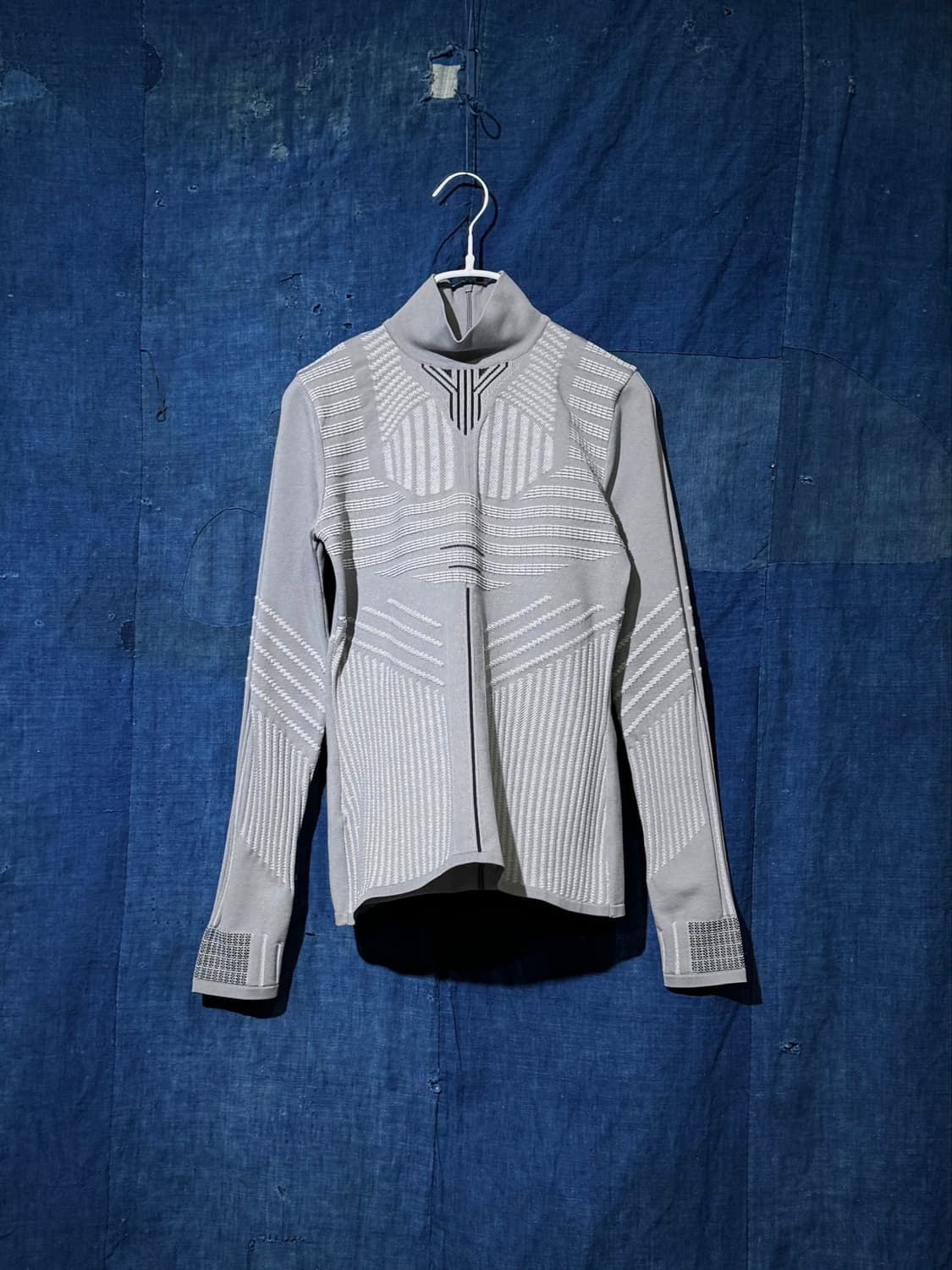44 ) PRADA Embossed Techno Mock-Neck L/S 상품이미지1