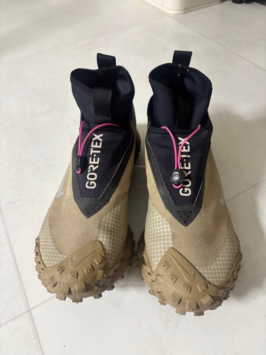 나이키 ACG 마운틴 플라이 고어텍스 카키 상품이미지1