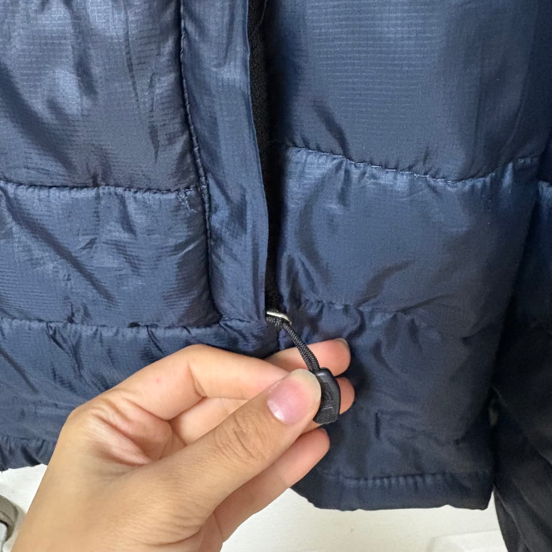 노스페이스 700 경량 패딩 (네이비 100) 상품이미지4