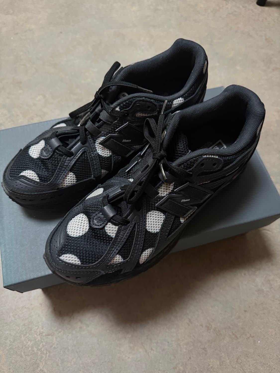 뉴발란스 1906R 폴카 닷 블랙 245 상품이미지1