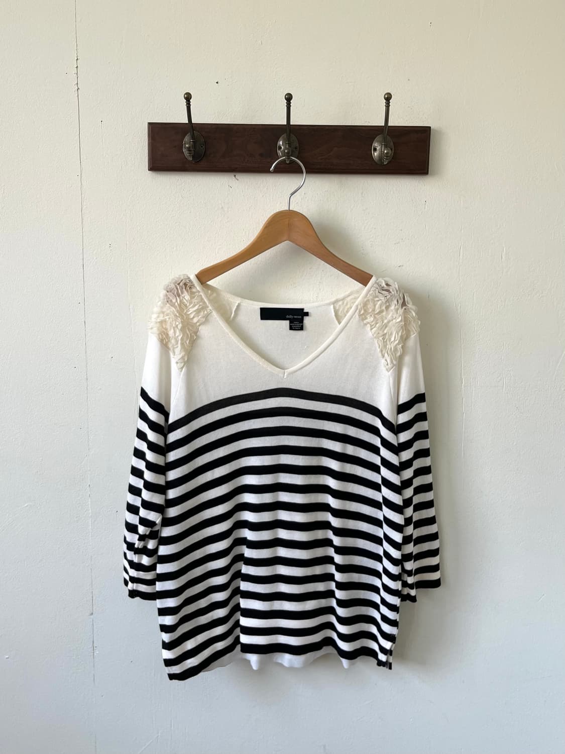 Dolly-Sean 레이스 숄더 스웨터 상품이미지1