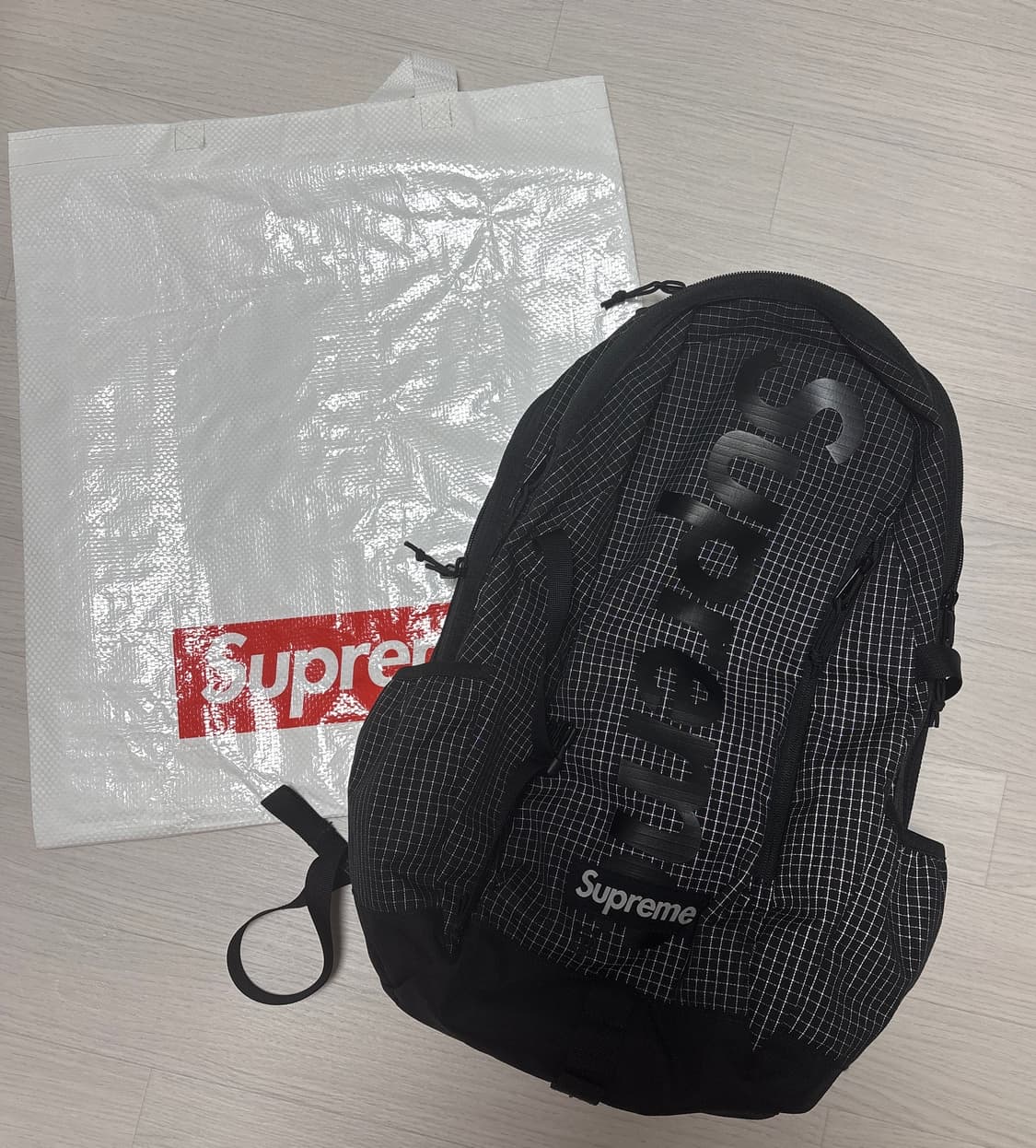 슈프림 백팩 24ss 상품이미지2