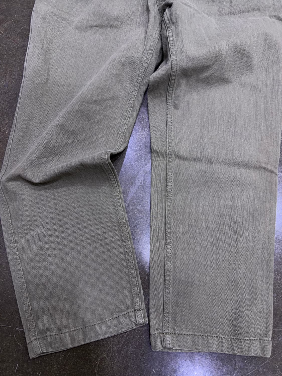 어나더오피스 해링본 핀턱 오피서 팬츠 올리브 1사이즈 상품이미지6