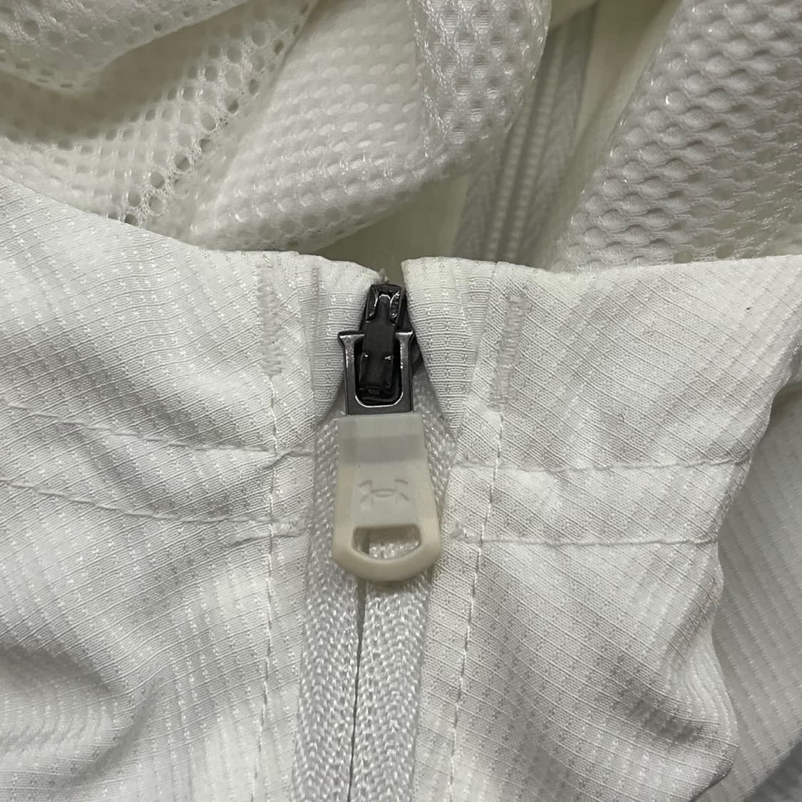 [정품/L] 언더아머 화이트 후드 바람막이 자켓 b14 상품이미지6