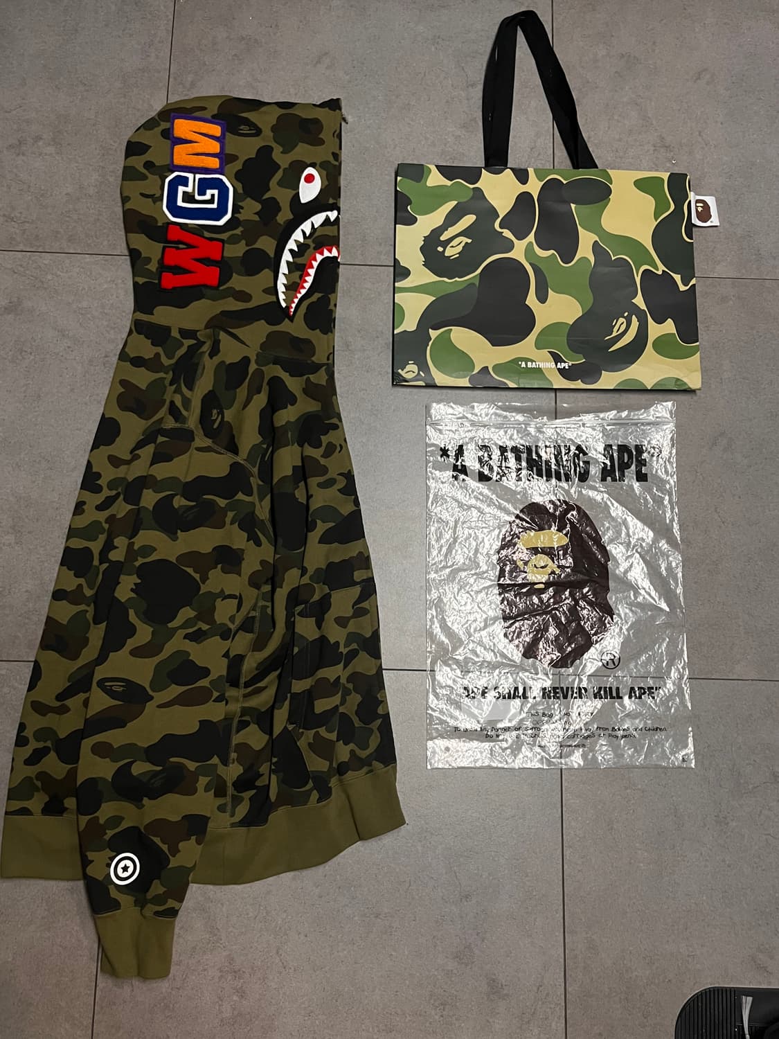 새상품급) 베이프 녹계 샤크 후드집업 상품이미지1