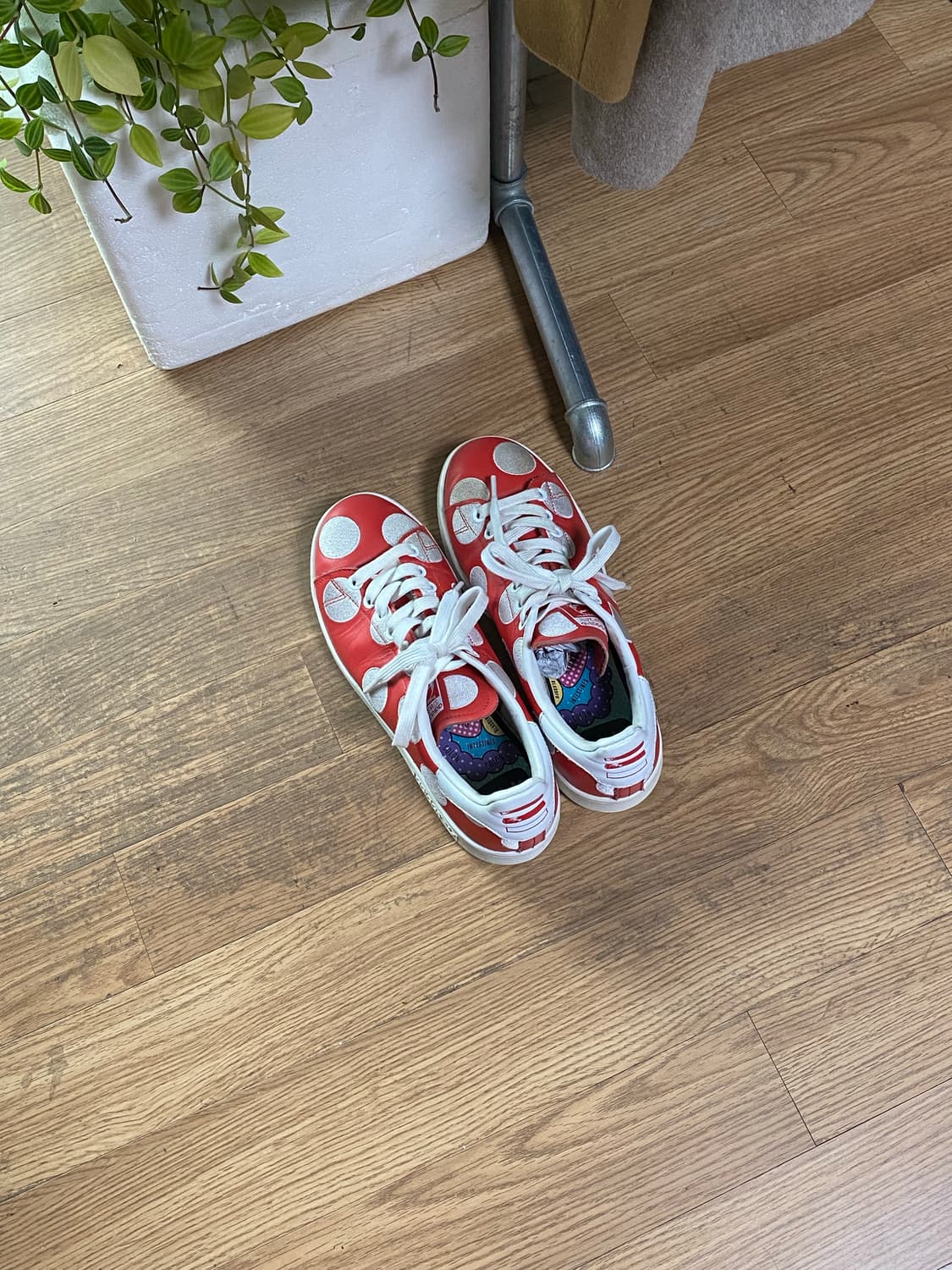 아디다스x퍼렐윌리엄스 폴카닷 스니커즈 상품이미지2