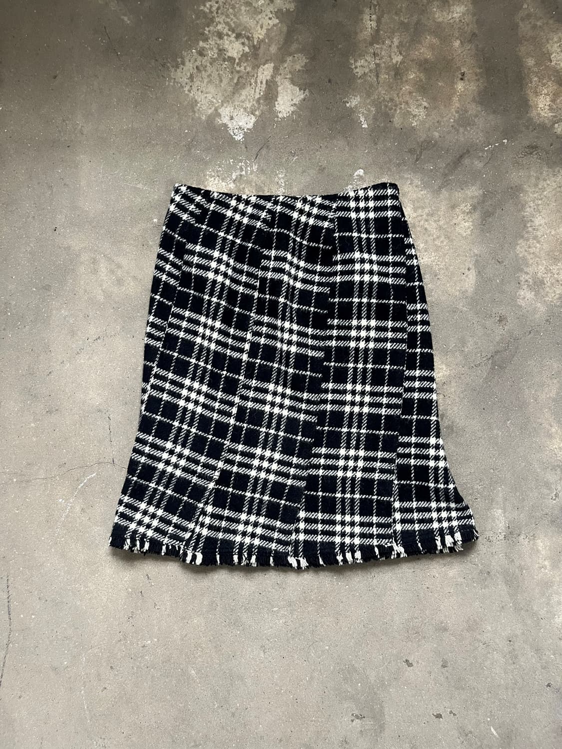 BURBERRY 디스컷팅 체크패턴 스커트  상품이미지4