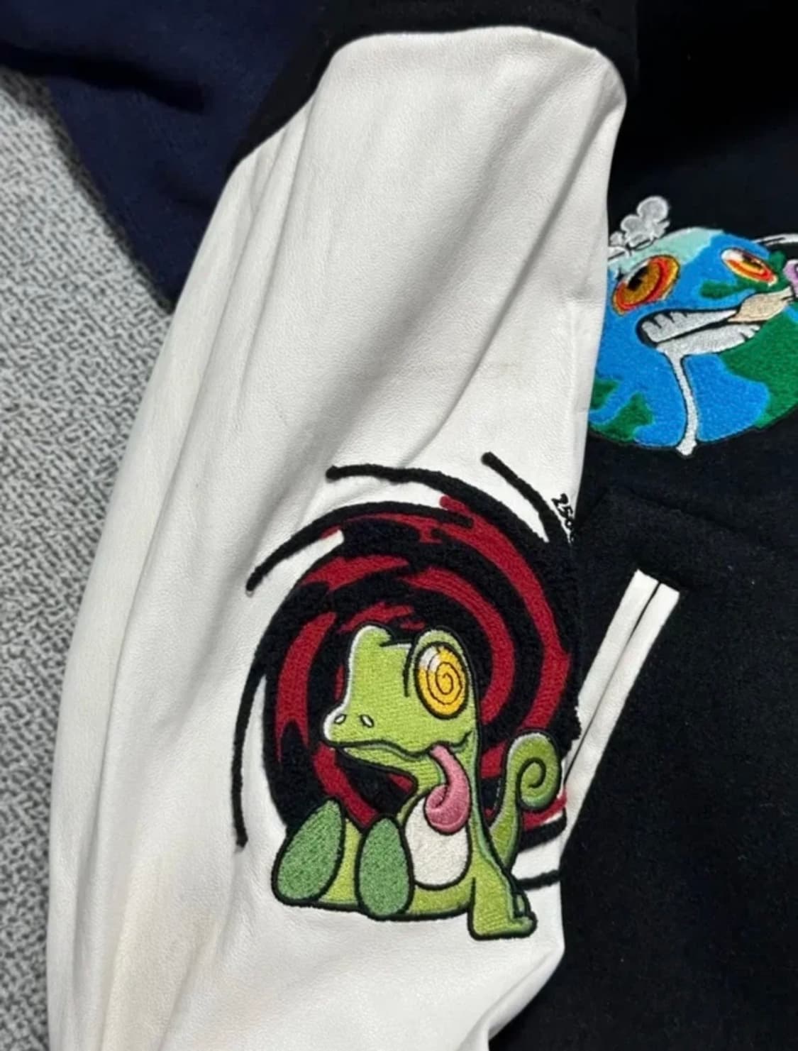 선데이 오프클럽 바시티 자켓 상품이미지4