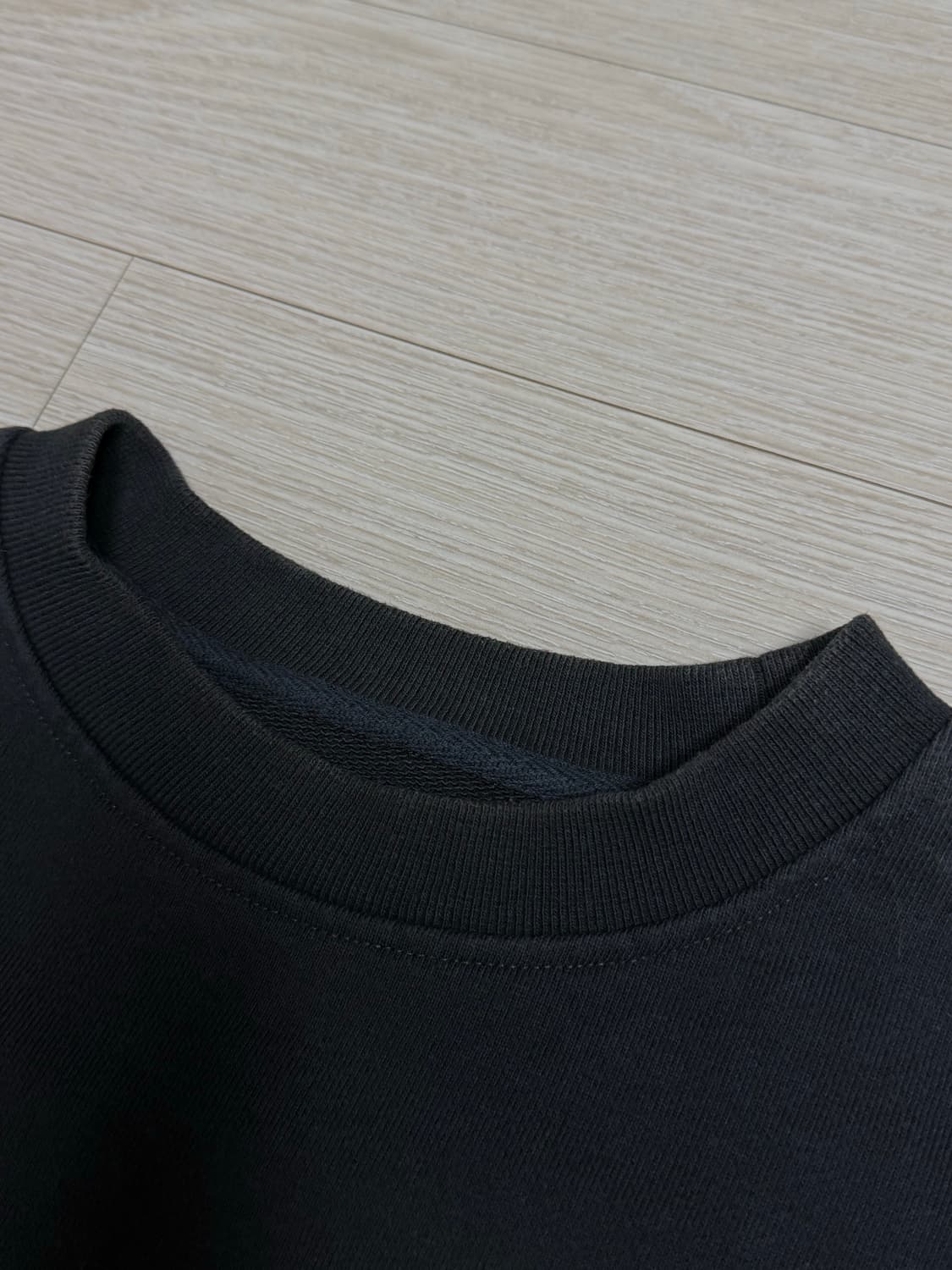 듀테로 맨투맨 스웻 L 블랙 / 로얄 위드 치즈 클럽 상품이미지3