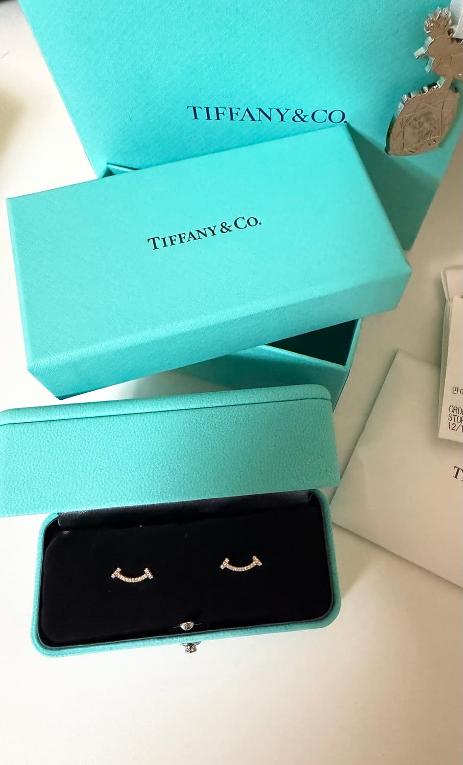 티파니앤코 T 스마일 미니 다이아 이어링 상품이미지2