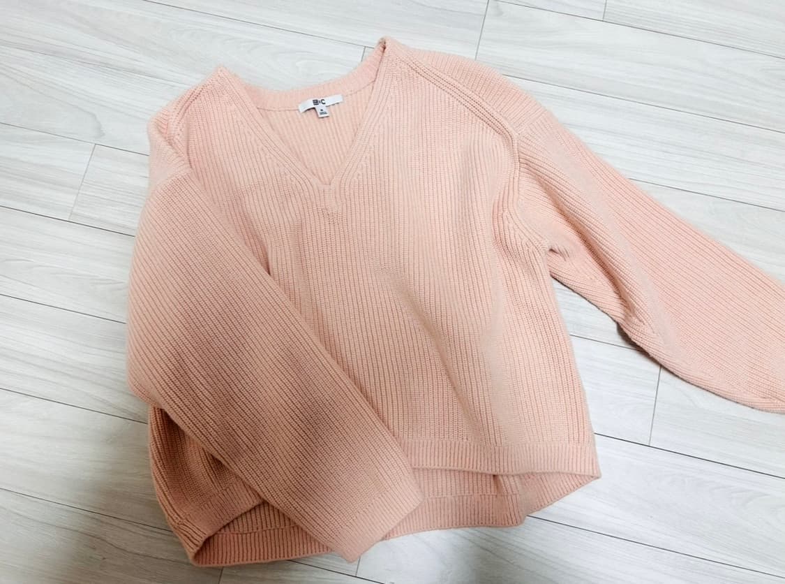 유니클로 브이넥 니트 스웨터 상품이미지1