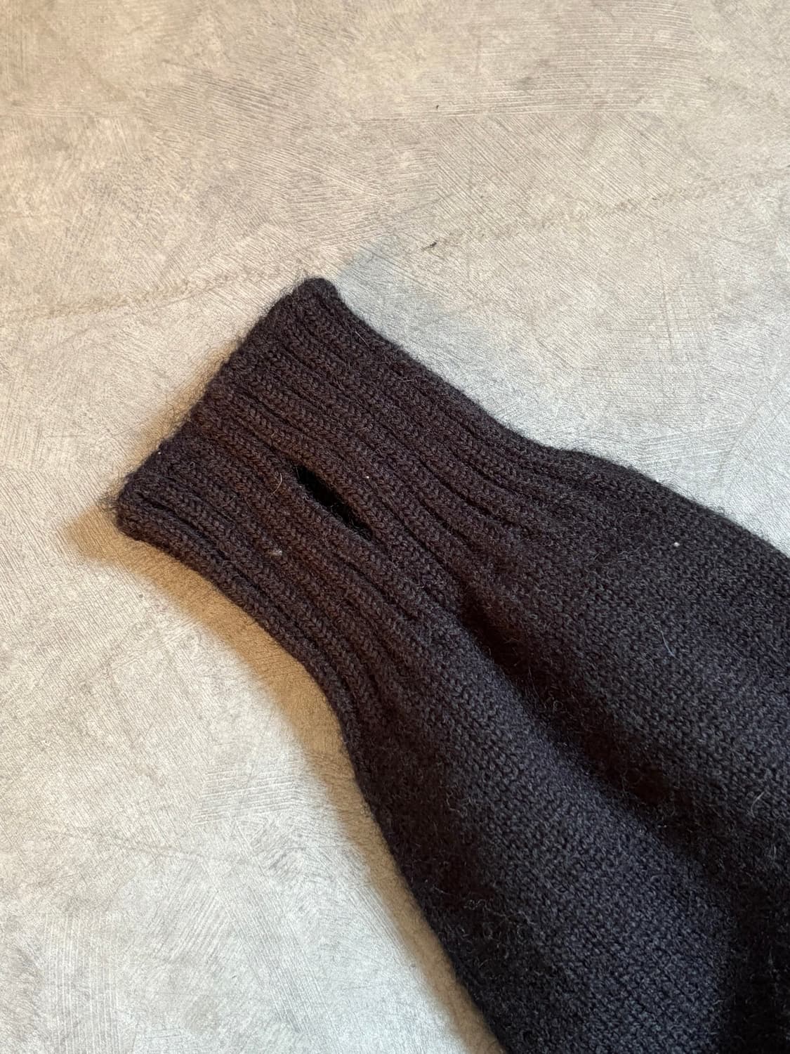 Guernsey Woollens 건지 울른스 블랙 니트 상품이미지4