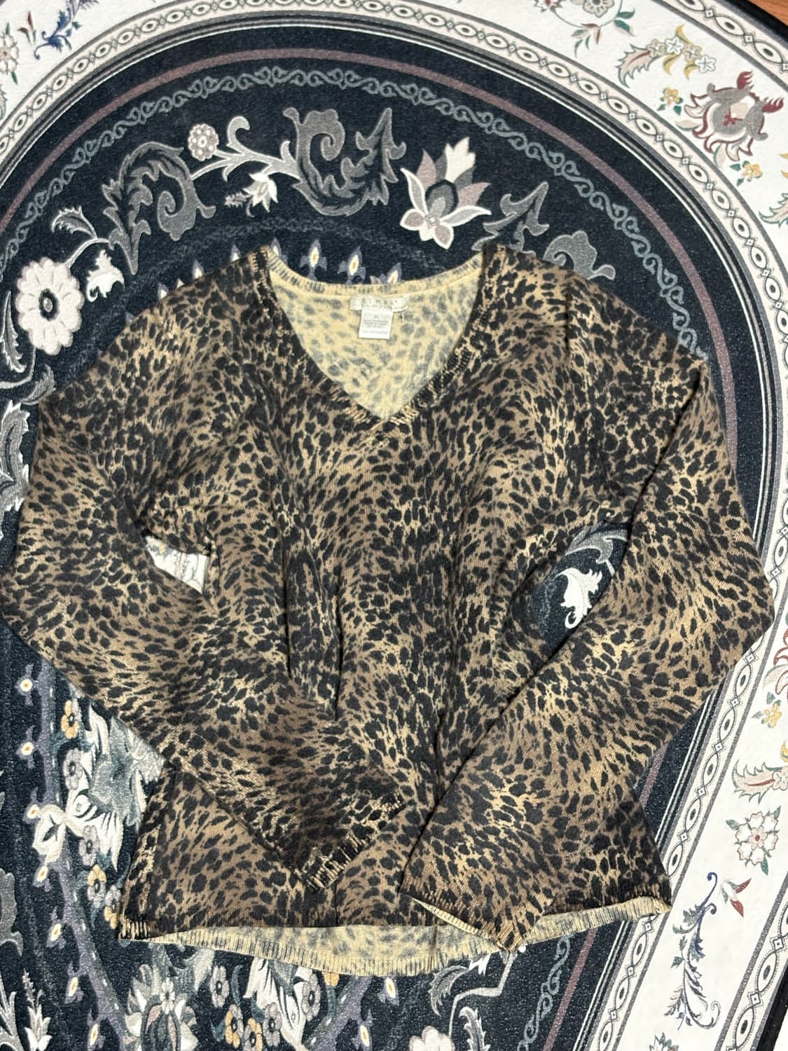 아케호무 빈티지 캐시미어 호피 브이넥 니트 상품이미지2