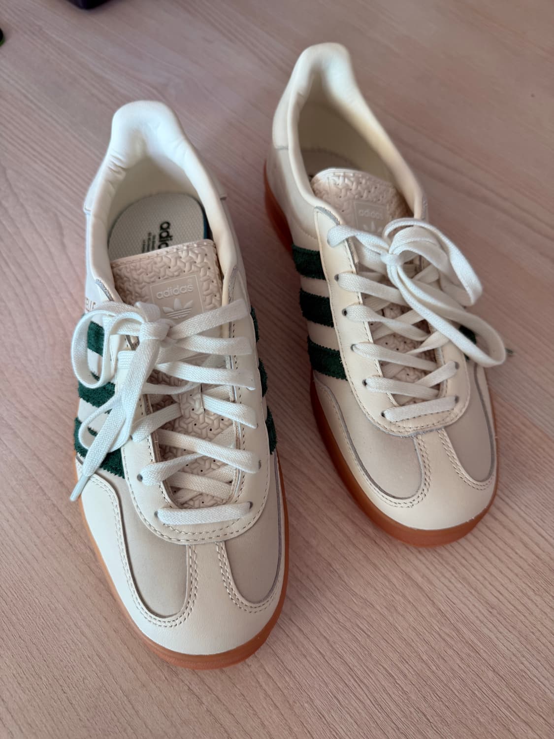아디다스X에미 가젤 인도어 오프화이트 다크 그린 245mm 새상품 팝니다 상품이미지1