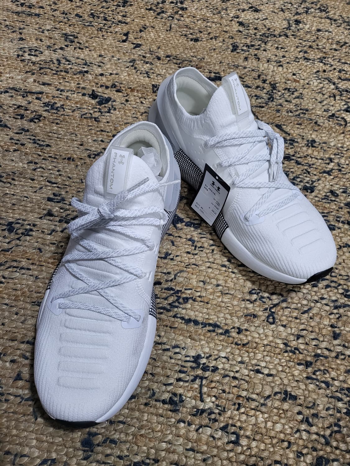 언더아머 HOVR Phantom 3 스니커즈 상품이미지1