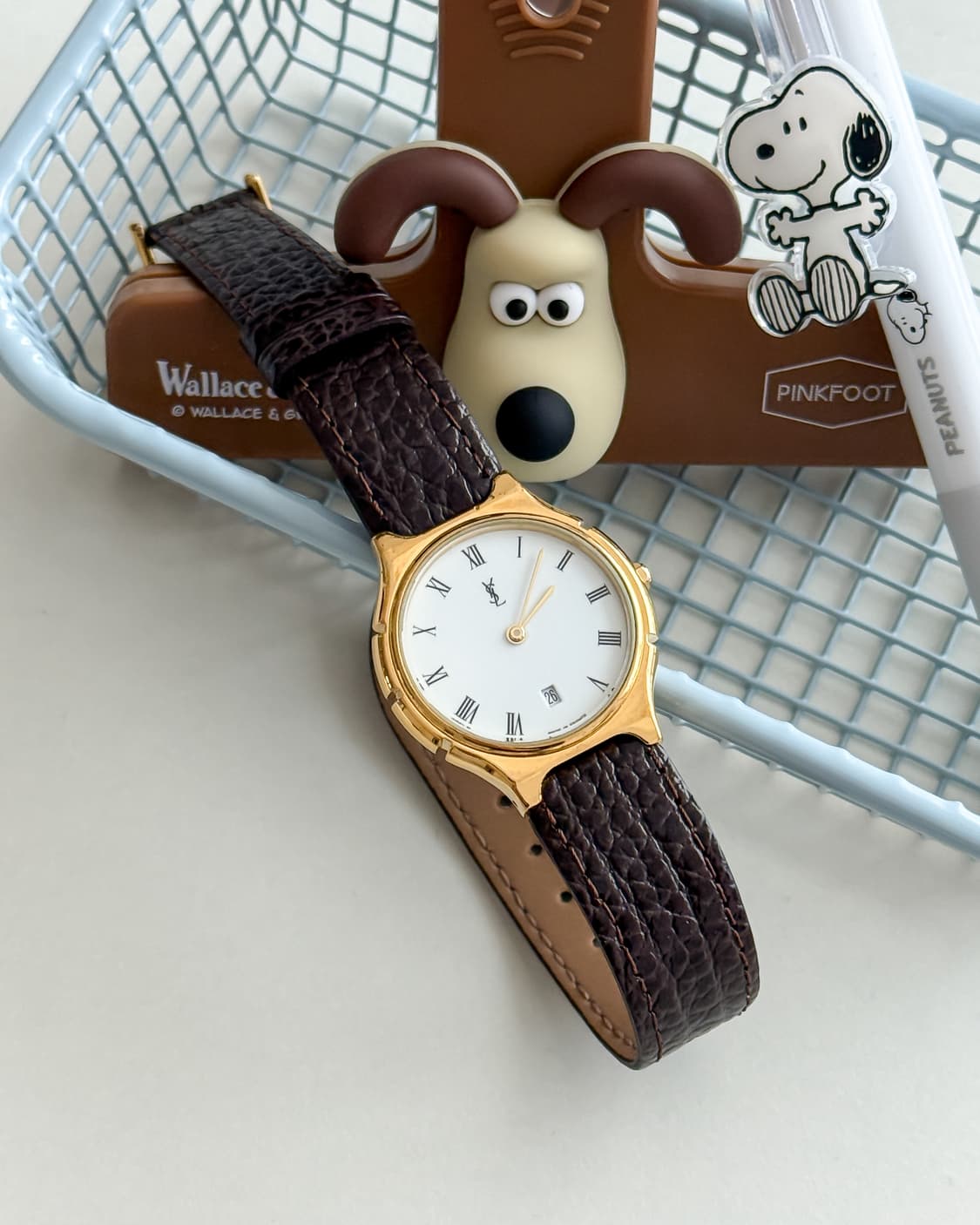 입생로랑 골드 라운드 남여공용 시계 상품이미지1