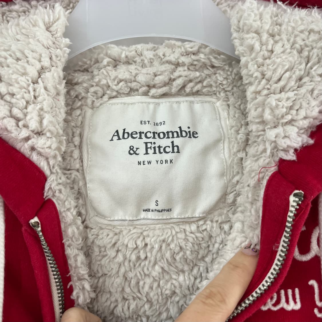 아베크롬비 딱붙핏 자수로고 양털안감 레드 후드집업 상품이미지5