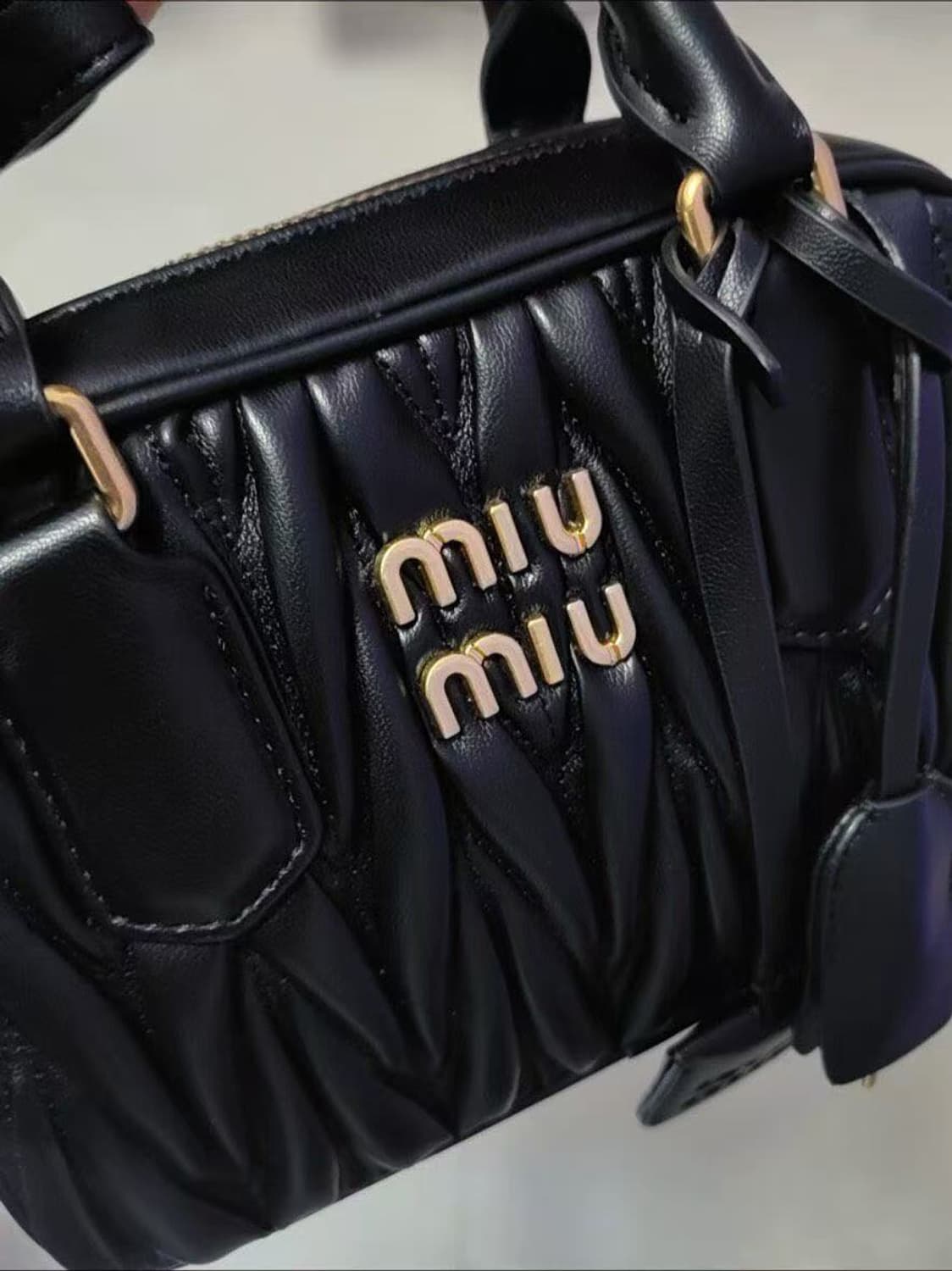 미우 미우 아르카디 마테라쎄 나파 레더 미니백 블랙 상품이미지2