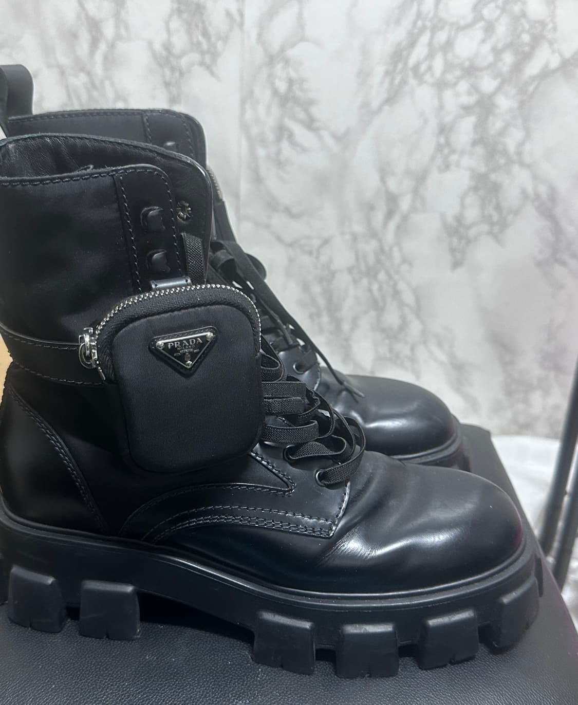 프라다 모놀리스 브러쉬드 레더 앤 나일론 부츠 블랙 9.5 상품이미지1