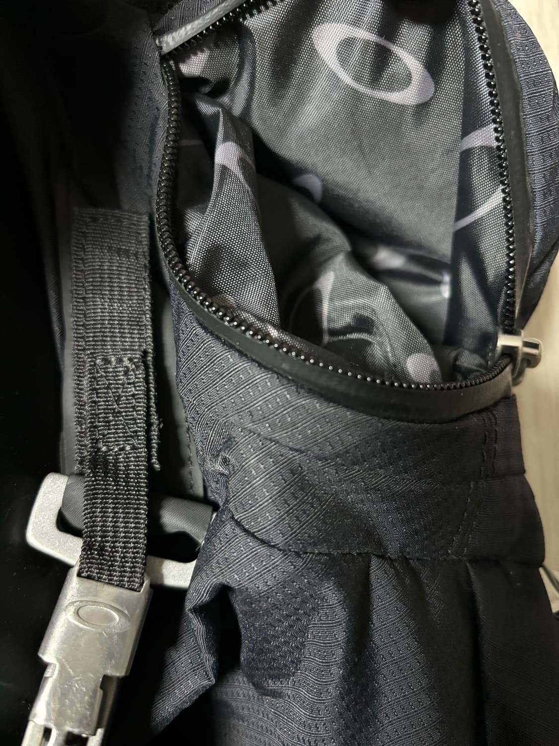 오클리 런치 박스 백팩 상품이미지4