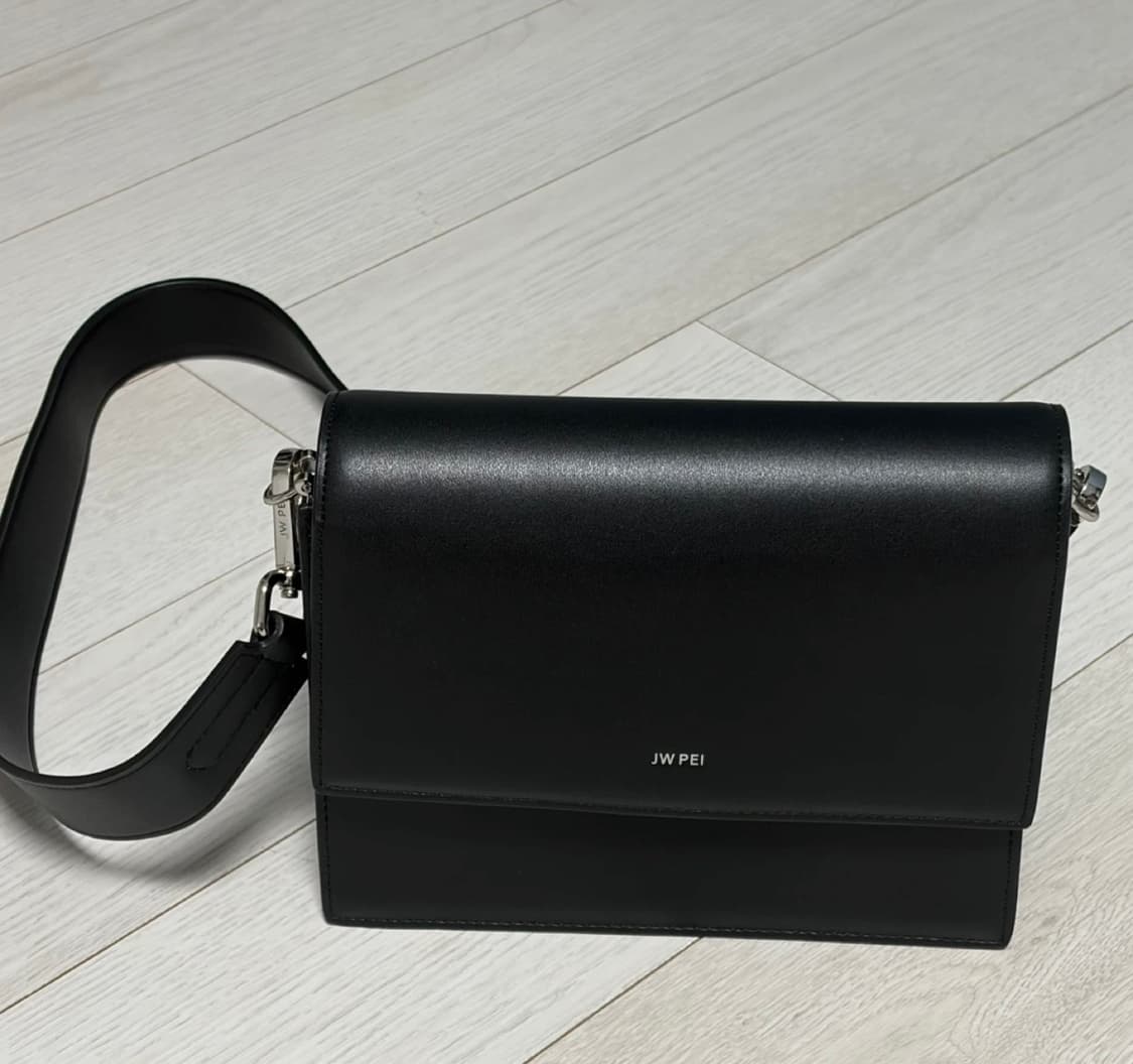 JW PEI mini flapbag 쥬페이 블랙 미니플랩백 상품이미지1