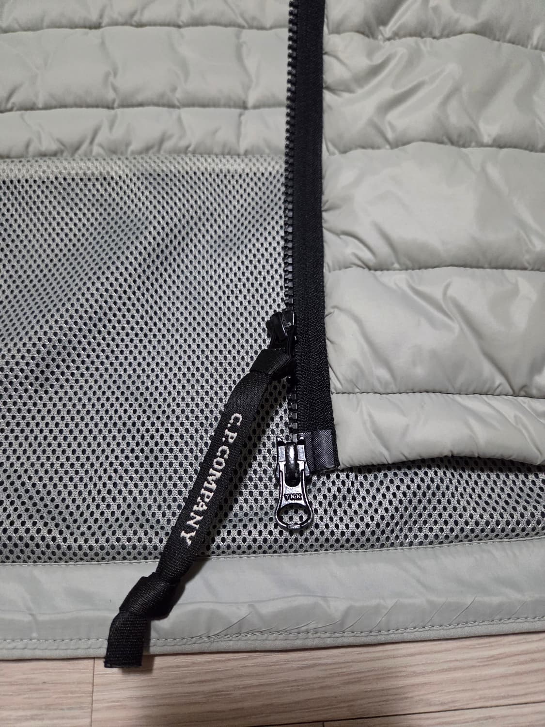 CP컴퍼니 고글 후드 패딩 조끼(L) 상품이미지8