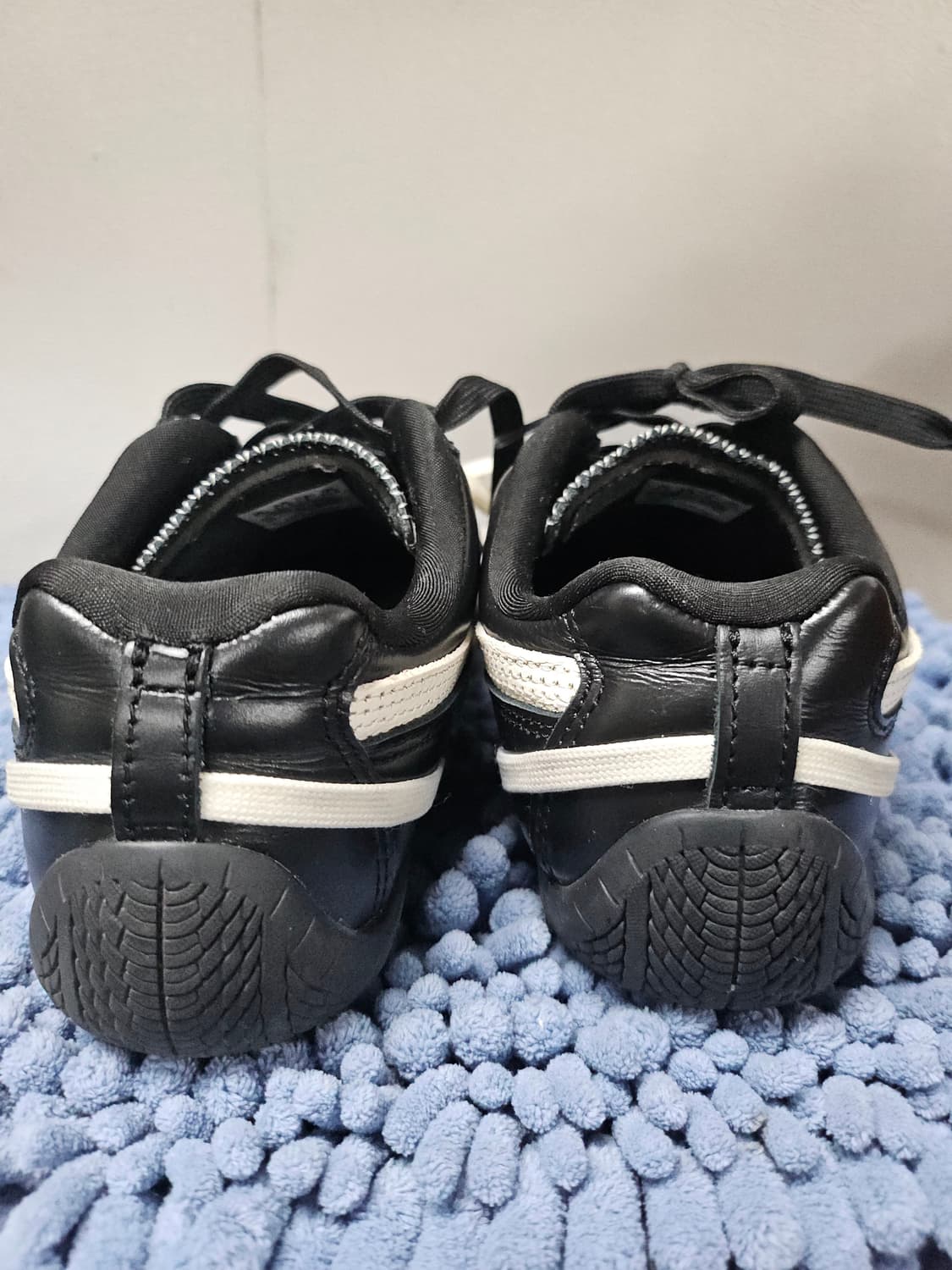 푸마x블랙핑크 로제 스피드캣 PRM 블랙 웜 화이트 235 상품이미지3