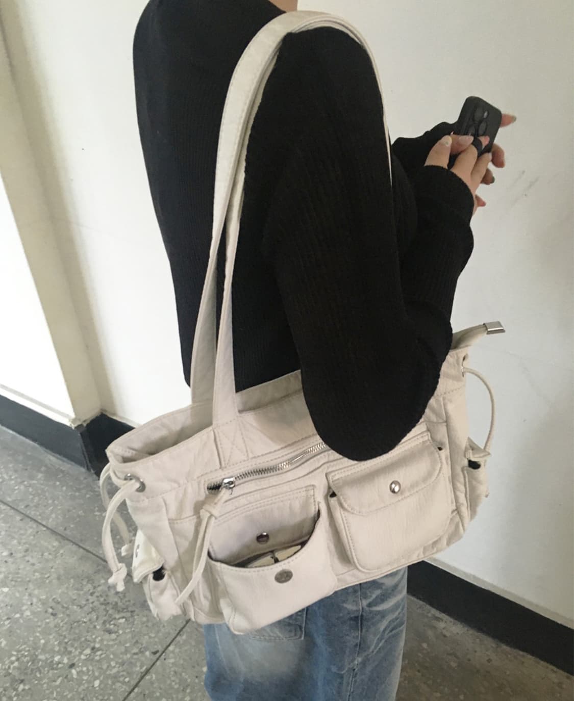 아워캐비넷 화이트 숄더백 tail shoulder bag 상품이미지2