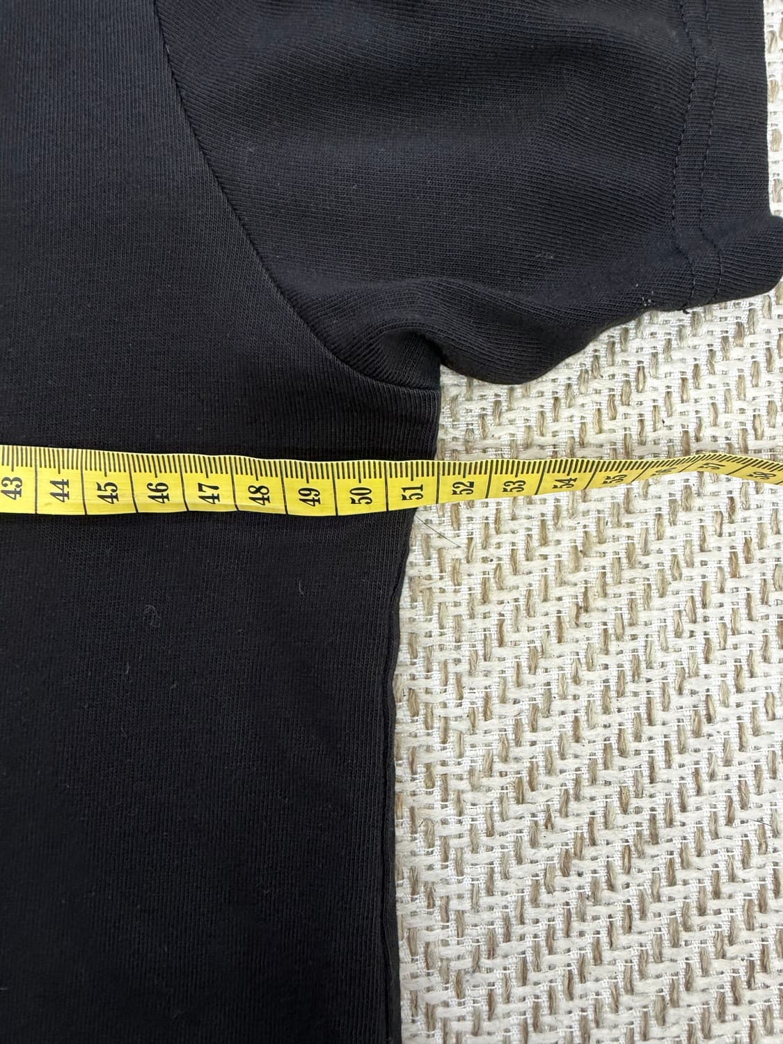 정품) 몽클레어 남성 23ss 하트 로고 블랙 반팔티 M 상품이미지9