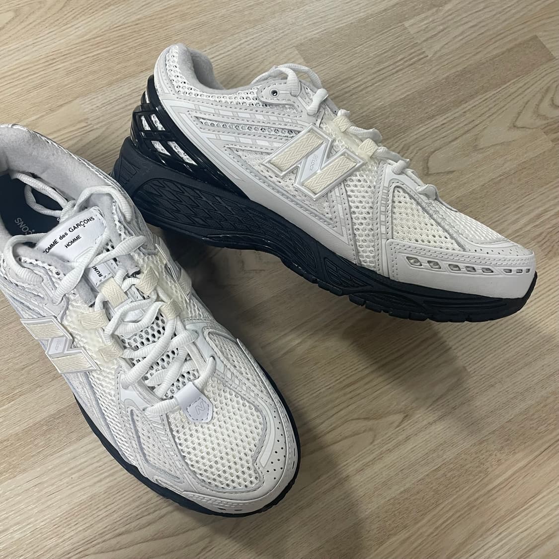 뉴발란스 꼼데가르송 1906R 화이트 8(260)사이즈 상품이미지3