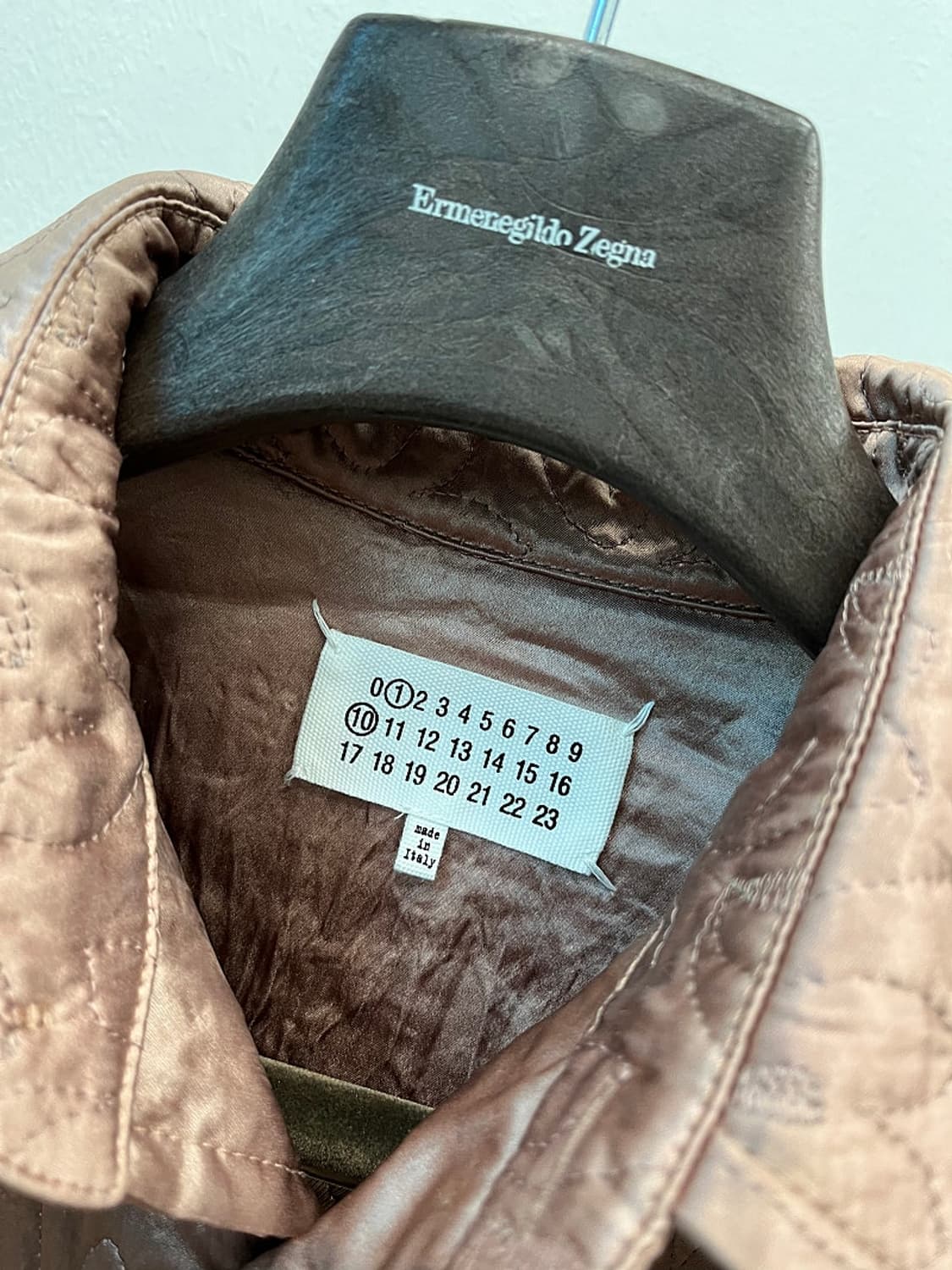 105) 마르지엘라 신형 새틴 오버 퀼팅자켓  상품이미지5