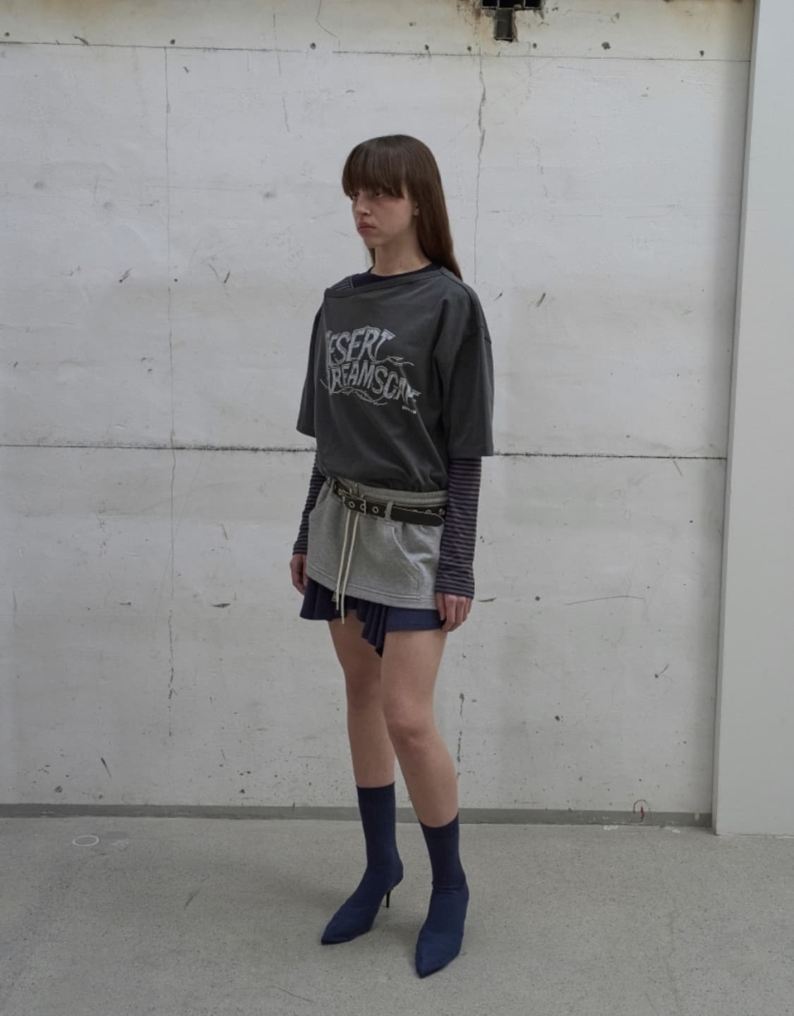 엘씨디씨 티엠 ASYMMETRIC PRINTED T 다크그레이 상품이미지2