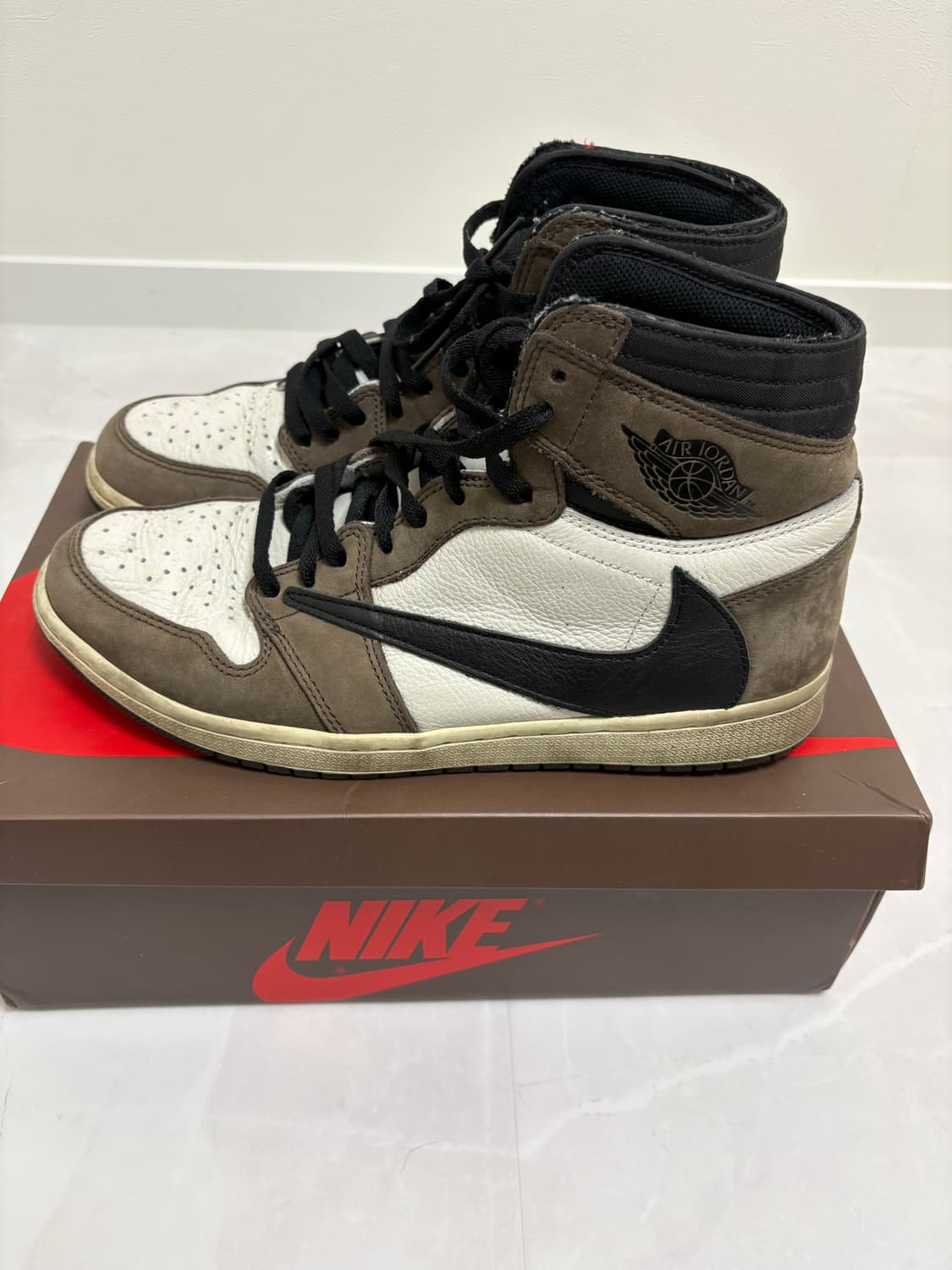 조던 1 x 트래비스 스캇 레트로 하이 OG SP 모카 상품이미지2