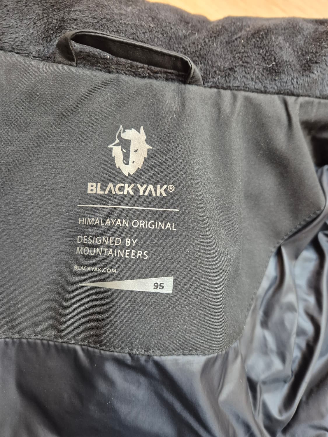 블랙야크 B 제로 스팟 다운 자켓 판매합니다. 무난한 검정 색상이라 어디 상품이미지3