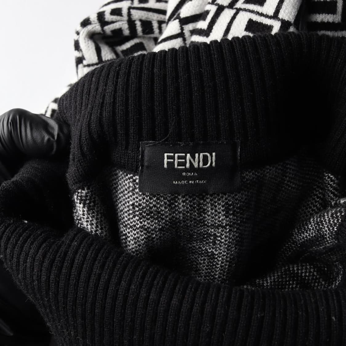 [L]펜디 블랙 화이트 로고 모크넥 긴팔 롱 니트원피스 상품이미지5