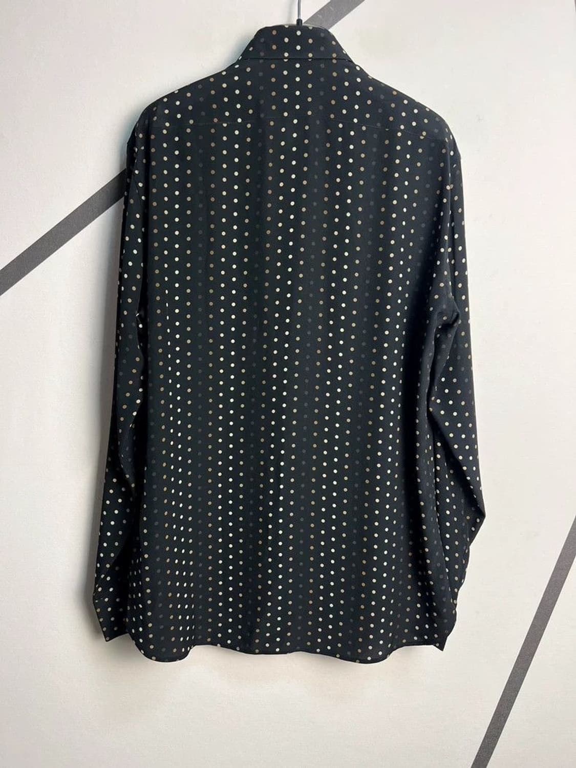 [강동원님 착용] 생로랑 23ss 폴카닷 이브카라 셔츠 상품이미지6