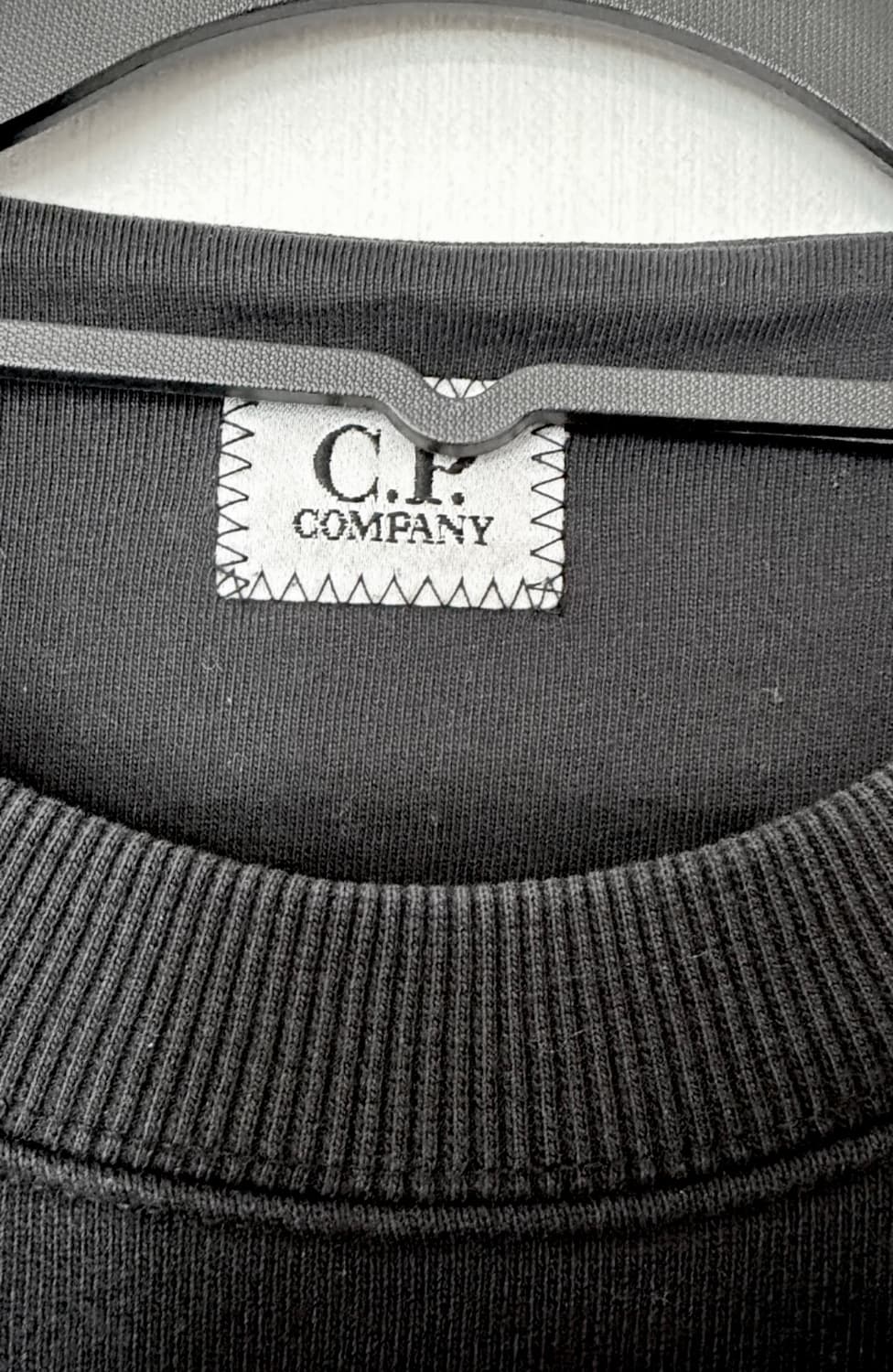 CP컴퍼니 맨투맨 블랙 정품 상품이미지2