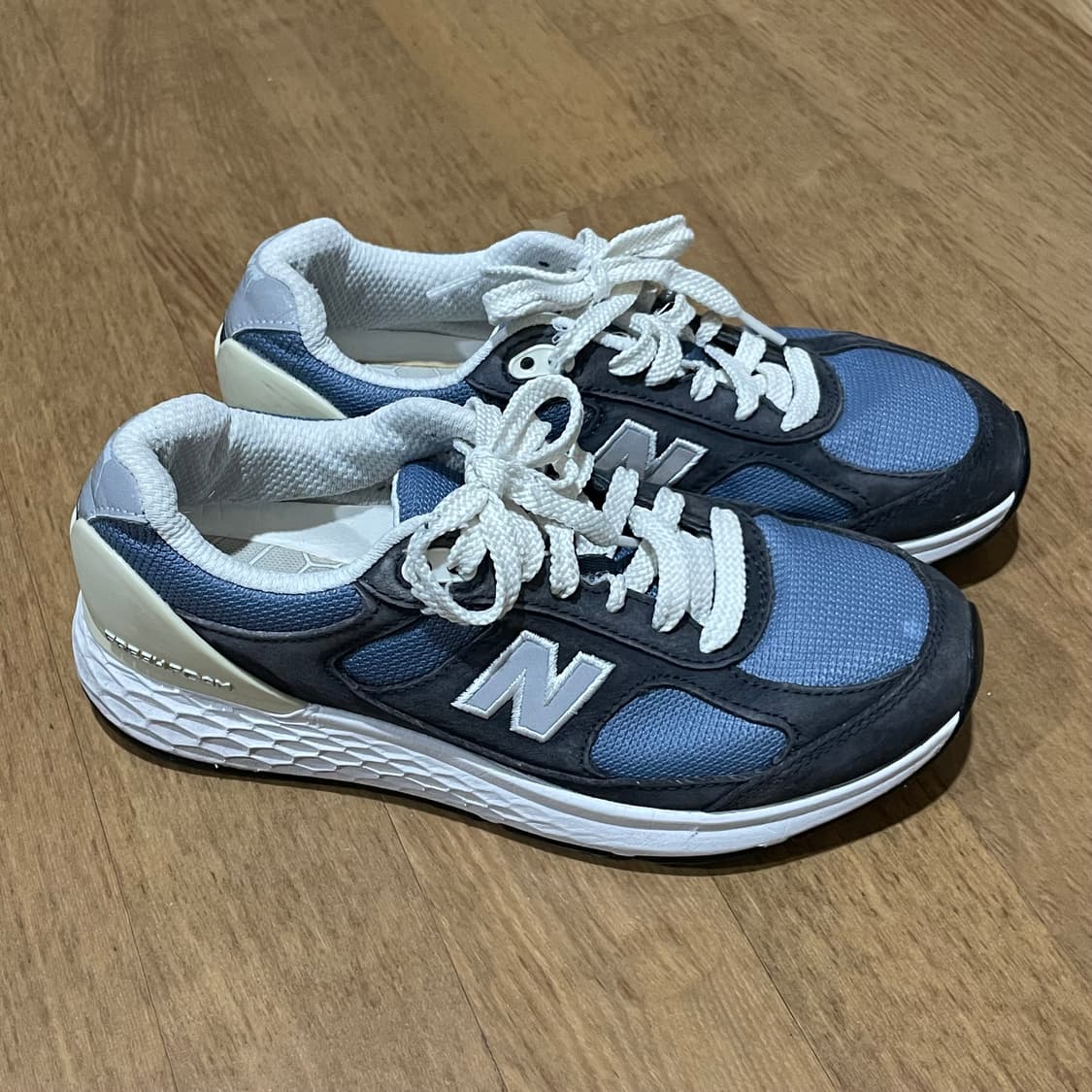 뉴발란스 프레쉬폼 워킹1880V1 240 상품이미지1