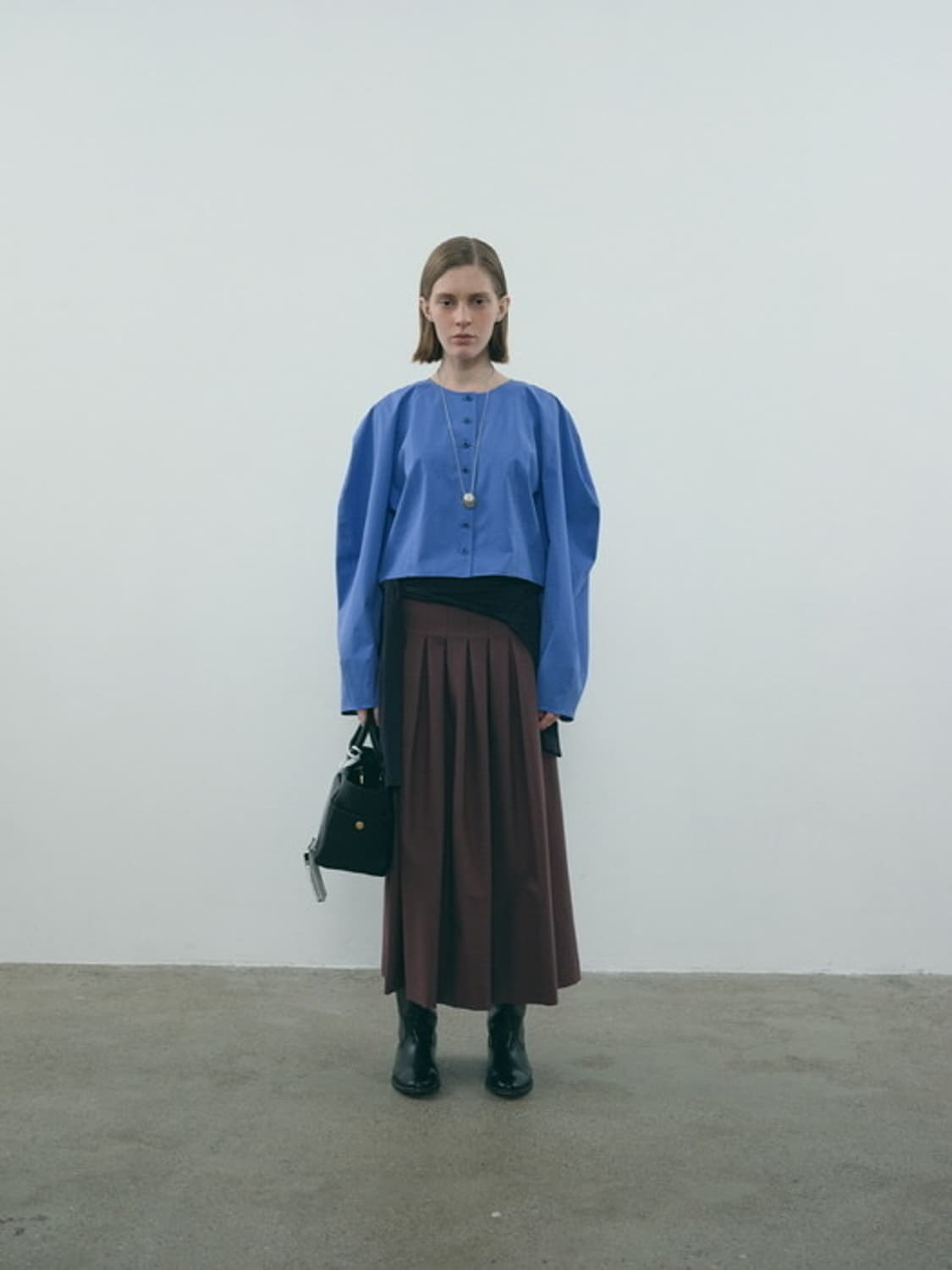 24 에토스 ROUNDED PUFF BLOUSE 상품이미지1