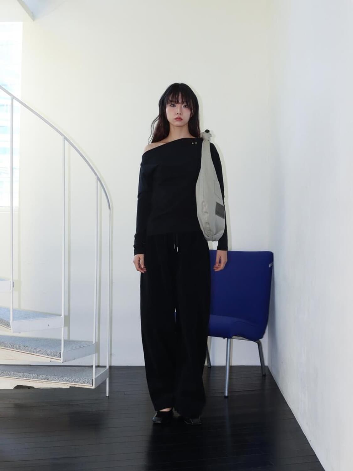 ONSKA ONE-SHOULDER ELASTIC T (BLACK) 상품이미지4