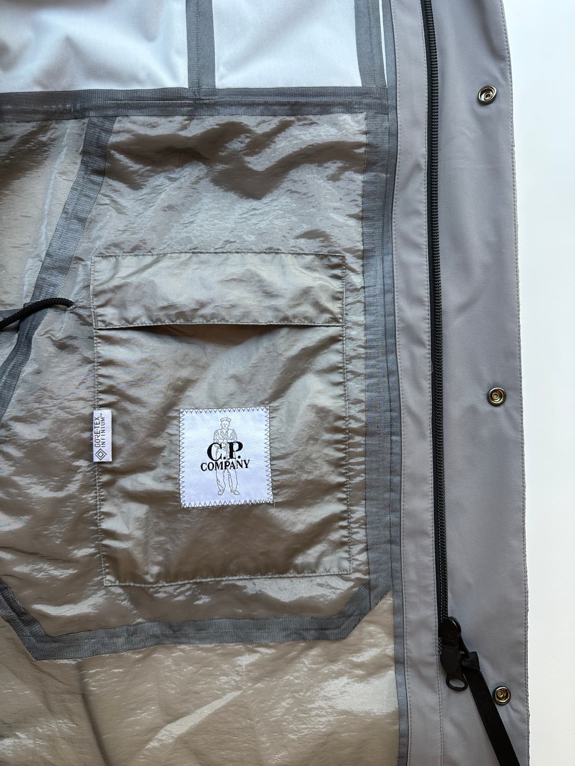 CP 컴퍼니의 시그니처 렌즈 디테일과 고어텍스 인피니엄 상품이미지6