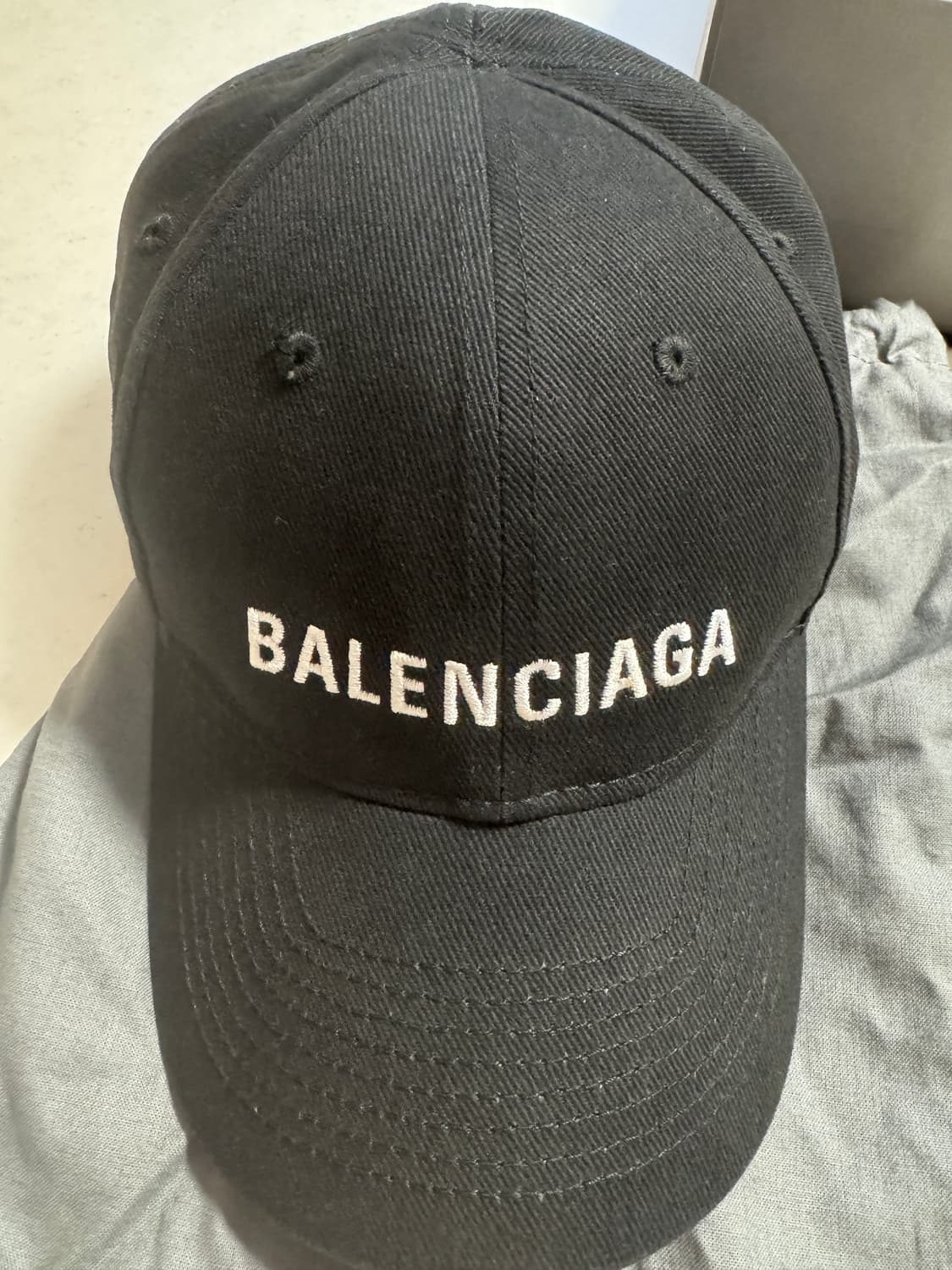 발렌시아가 블랙 캡 L(58cm) 상품이미지2