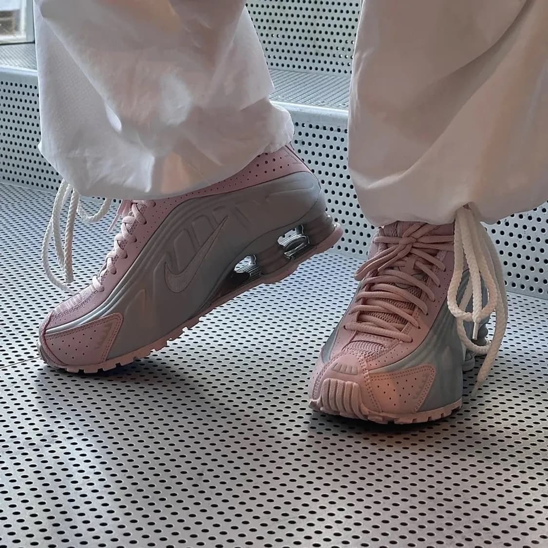 새상품🌟나이키 샥스 R4 핑크/실버 메탈릭 베일러로즈 상품이미지5