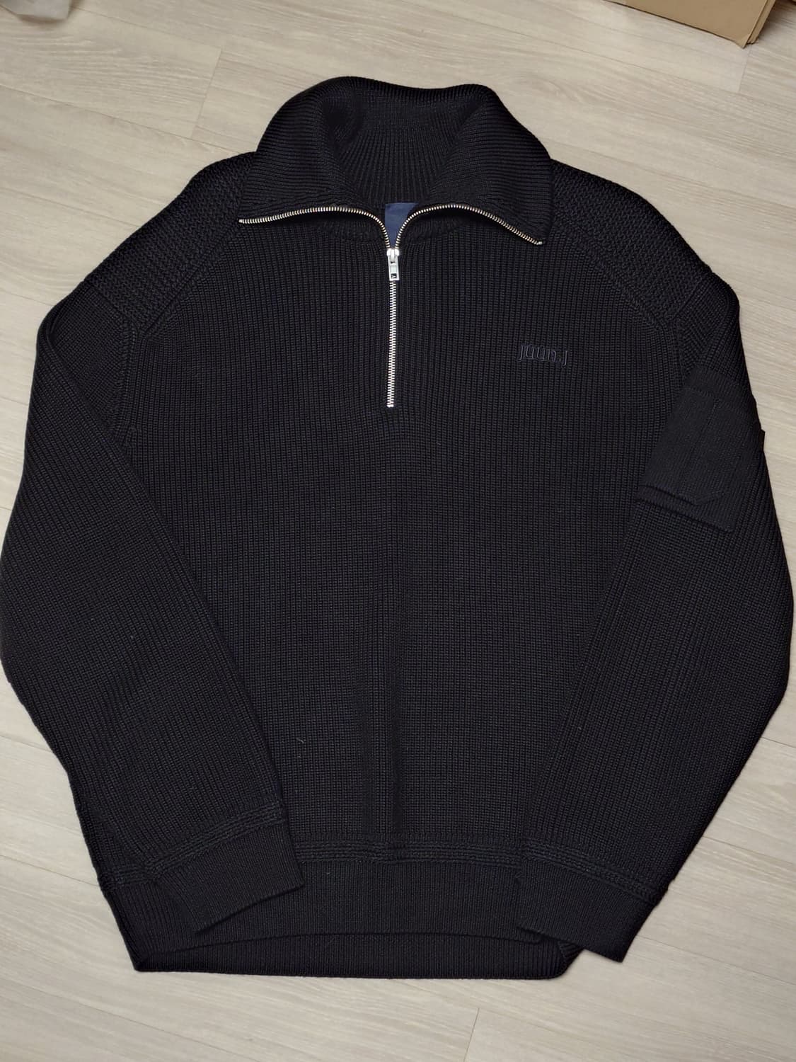 [S] 준지 26SS 신상 티칼라 반집업 니트 블랙 상품이미지1